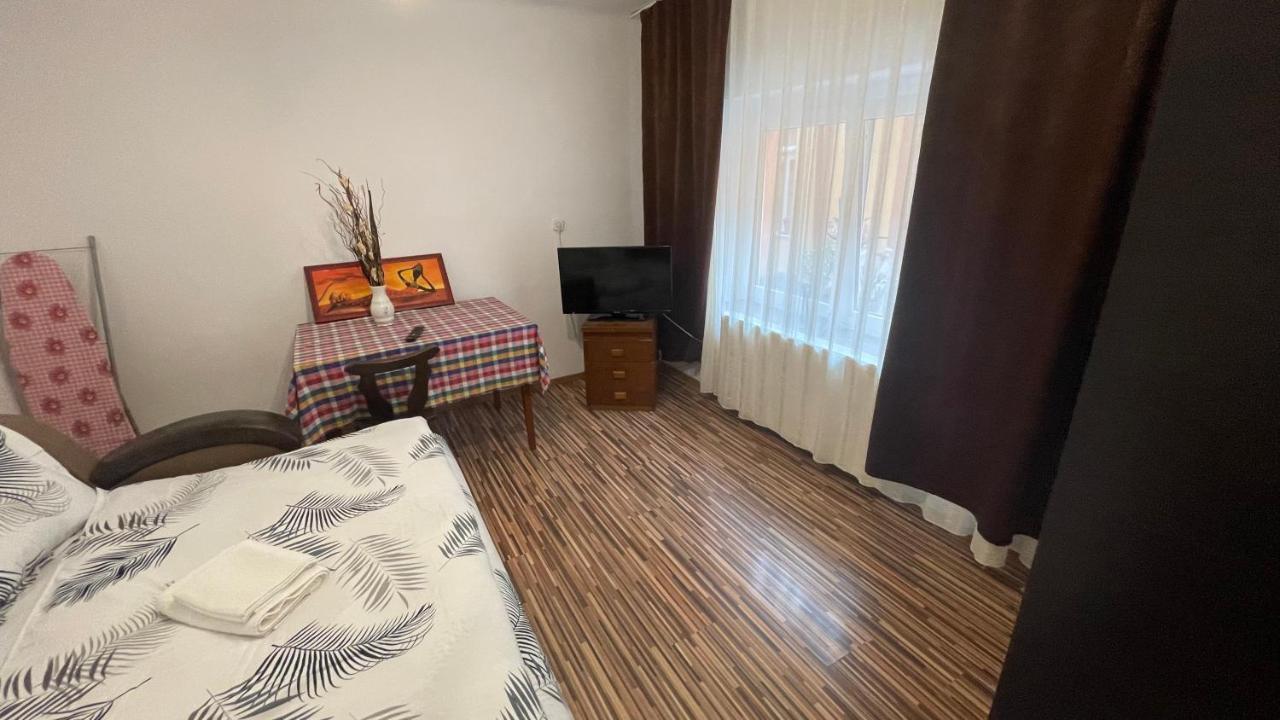 Apartament In Centrul Brasovului Экстерьер фото